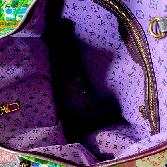 Limited edition purse,only few made,rare,charms come with the purse - Picture 6 of 6